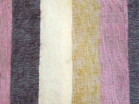 stofdetail deken-plaid wolmix/katoen-6 gem&ecirc;leerd oker/roze/bruin streep