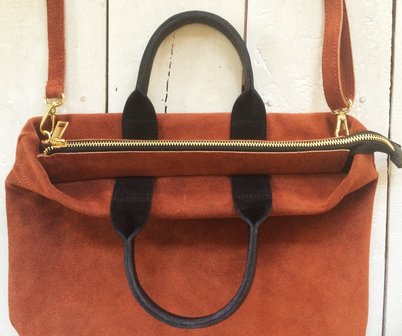  tas  suede met handvat 2- warm bruin