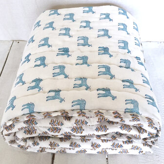 deken quilt kind reversible blockprint 5- hertje blauw/boompjes