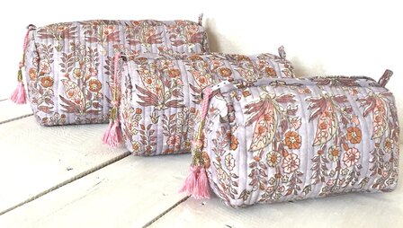 toilettas blockprint met kwastjes in 3 maten - lavendel blauw/roze maat M 