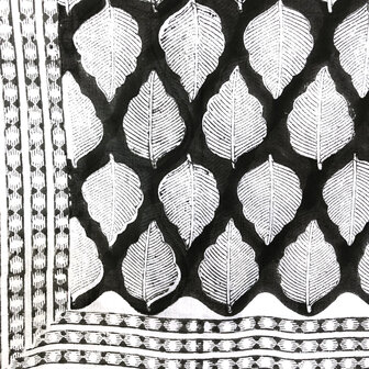 pareo/sarong/sjaal voilekatoen met hand-blockprint 17- black leaves