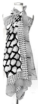 pareo/sarong/sjaal voilekatoen met hand-blockprint 17- black leaves
