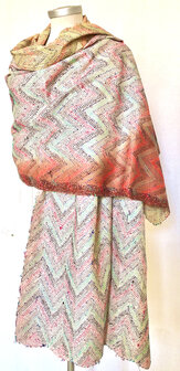 sjaal XL gerecyclede zijde  dubbellaags handdoorgestikt  2 lichtgeel/roze