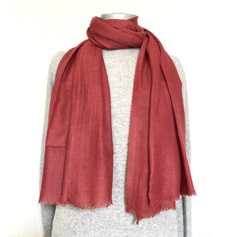UITRVERKOCHT- sjaal merino wol diamond weave 2-framboos rood