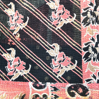 VERKOCHT- quilt XL kantha vintage katoen 8- roze/zwart-terra/zwart
