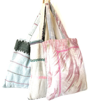 tote bag/tasje kantha quilt pastel 2- licht blauw met border