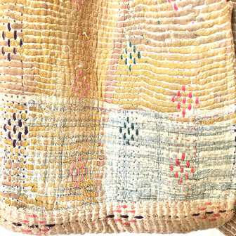 GERESERVEERD- jasje kantha quilt 4- goud beige/roze pastel- geborduurd