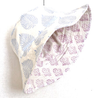 zonnehoedje reversible katoen met hand-blockprint 1- lila/licht blauw