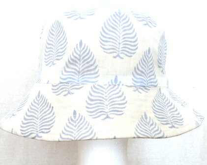 zonnehoedje reversible katoen met hand-blockprint 1- lila/licht blauw