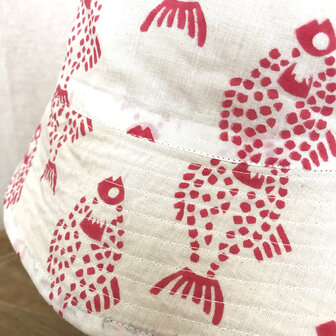 zonnehoedje reversible katoen met hand-blockprint 2- roze/rood