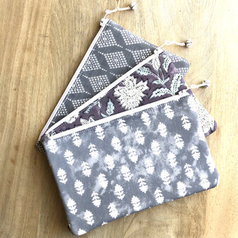 set van 3 etuis /make-up tasjes plat  blockprint -1  grijs/paars/blauw