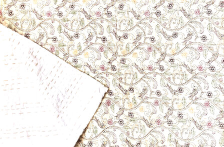 sprei new kantha 2 pers. handdoorgestikt zandgeel met bloemslinger