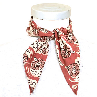 sjaaltje/zakdoek katoen vierkant 4- ossebloed rood/beige/zwart gebloemd