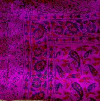 sjaal zijde vierkant met blockprint- 3- fuchsia gebloemd