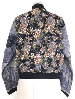 Verkocht- bomberjack vintage kantha 3- zwart-lila/grijs-rood-beige