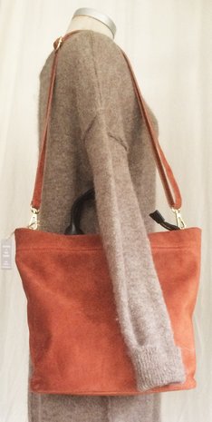  tas  suede met handvat 2- warm bruin