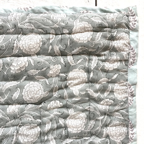 Cornwall ei Goed doen quilt | deken | spei -reversible - blockprint-zeegroen/aquablauw l  hvvinterieur.nl - Duurzame woon- en modeaccessoires van natuurlijke  materialen