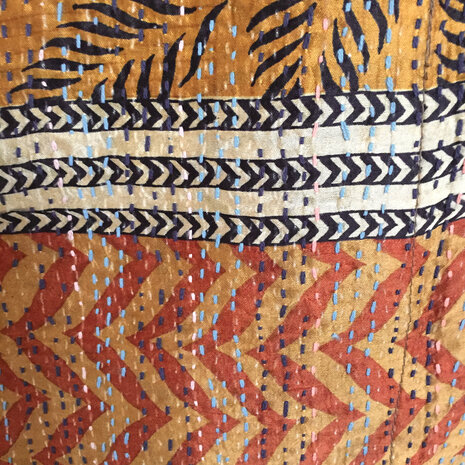 VERKOCHT- jacket kantha oversized recycled silk 10- spirals and leaves