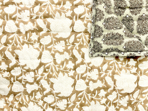 SORRY- al weer UITVERKOCHT- deken quilt eenpersoons reversible blockprint 4- khaki-wit/cappuccino