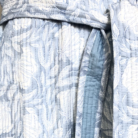  UITVERKOCHT- ochtendjas/kimono quilted katoen 7- pastelblauw/wit