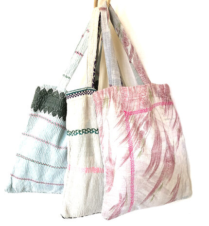 tote bag/tasje kantha quilt pastel 4- pastel roze geborduurd