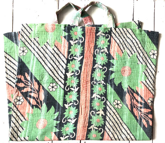  kussen pick-up 6  -vintage quilt met 2 hengsels koraalroze/groen