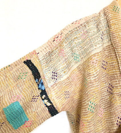 GERESERVEERD- jasje kantha quilt 4- goud beige/roze pastel- geborduurd