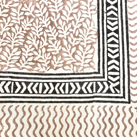  sjaal/pareo/sarong voilekatoen met hand-blockprint ethnic 16- licht roestbruin/zwart