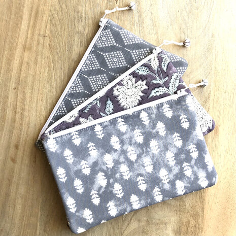 set van 3 etuis /make-up tasjes plat  blockprint -1  grijs/paars/blauw