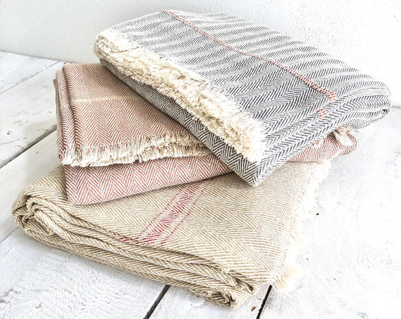  deken-plaid  extra lang handgeweven katoen 3 beige met hardroze  bies