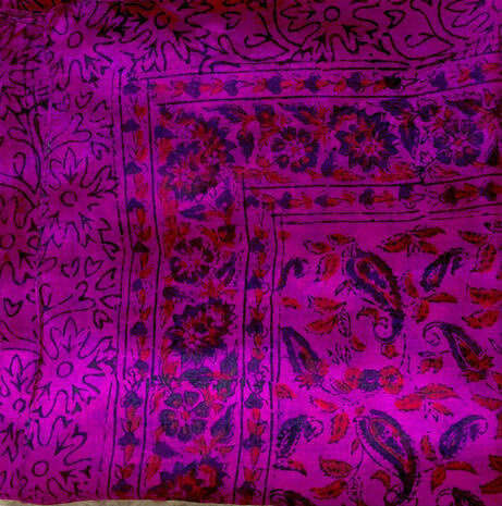 sjaal zijde vierkant met blockprint- 3- fuchsia gebloemd