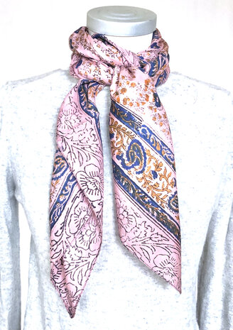 sjaal zijde vierkant met blockprint-12- roze/indigo
