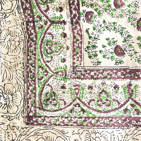 sjaal zijde vierkant met blockprint-6- warm beige/bessenrood/groen gebloemd