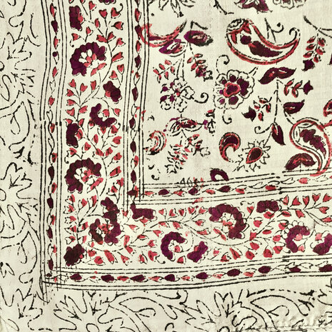 sjaal zijde vierkant met blockprint 9- licht beige/paars/roze gebloemd