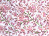 stofdetail deken quilt peuter/kind - blockprint op wit: bloem