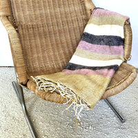 UITVERKOCHT- deken-plaid wolmix/katoen-6 gemêleerd oker/roze/bruin streep