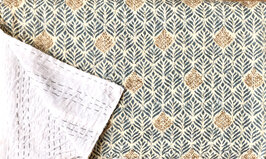 UITVERKOCHT- sprei new kantha 1 pers. handdoorgestikt petrol and brown leaf