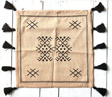 sierkussenhoes katoen koraal met borduur en kwastjes