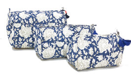 ALLE MATEN UITVERKOCHT- toilettas blockprint soft  in 3 maten - 1 kobalt blauw/wit maat M