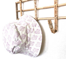 zonnehoedje reversible katoen met hand-blockprint 1- lila/licht blauw