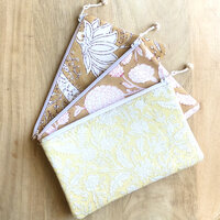 set van 3 etuis /make-up tasjes plat  blockprint  4 -caramel-roze/geel/koffie