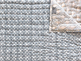 deken quilt eenpersoons reversible blockprint 1- l. petrol/l.blauw-zandgeel